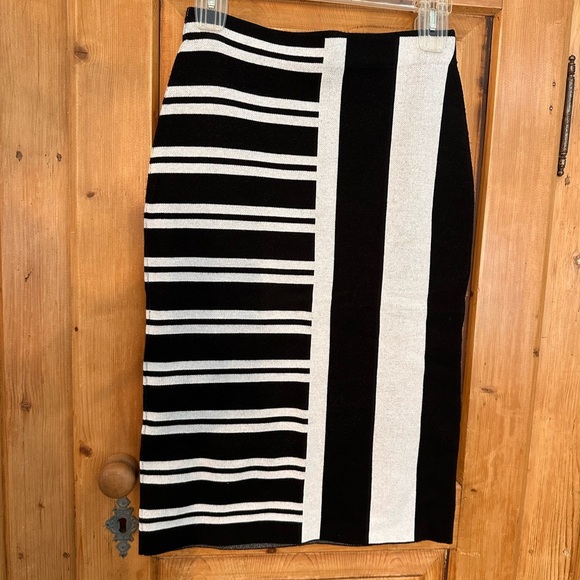Theory Efersten Mixed-Stripe Knit Pencil Skirt Like New Black & White - Picture 2 of 10